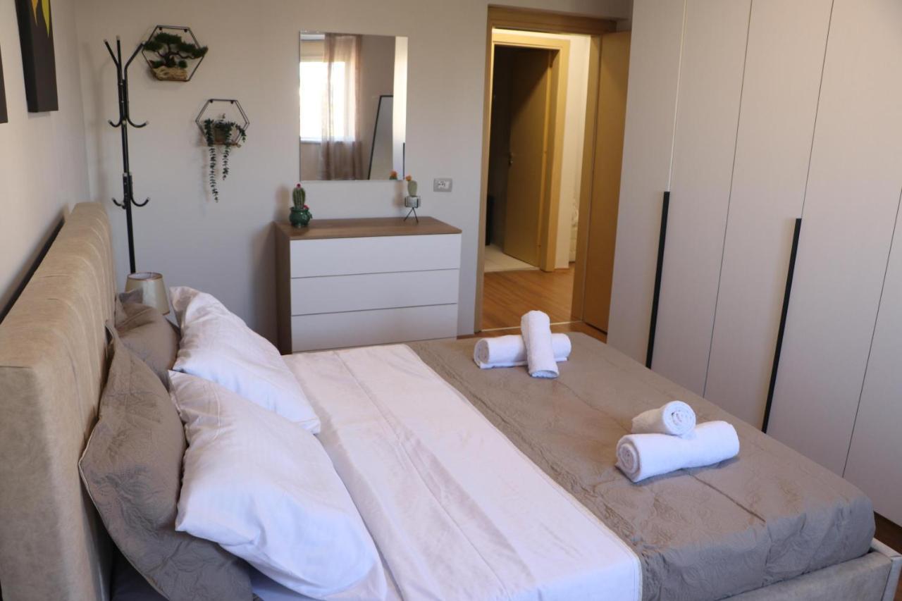 Pine Apartment Tiranë Luaran gambar