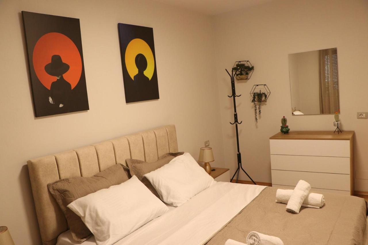 Pine Apartment Tiranë Luaran gambar