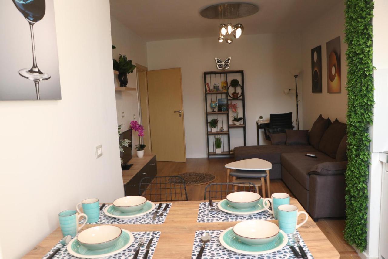 Pine Apartment Tiranë Luaran gambar