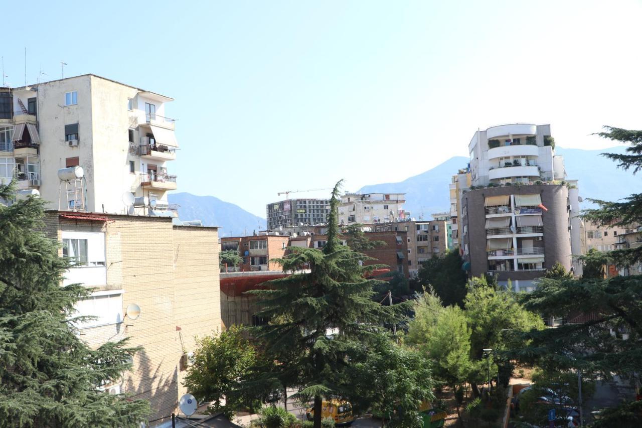 Pine Apartment Tiranë Luaran gambar