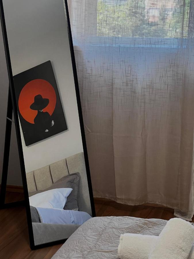 Pine Apartment Tiranë Luaran gambar