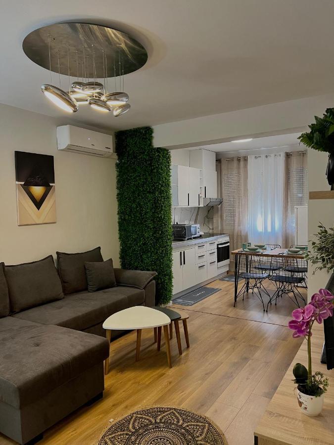 Pine Apartment Tiranë Luaran gambar