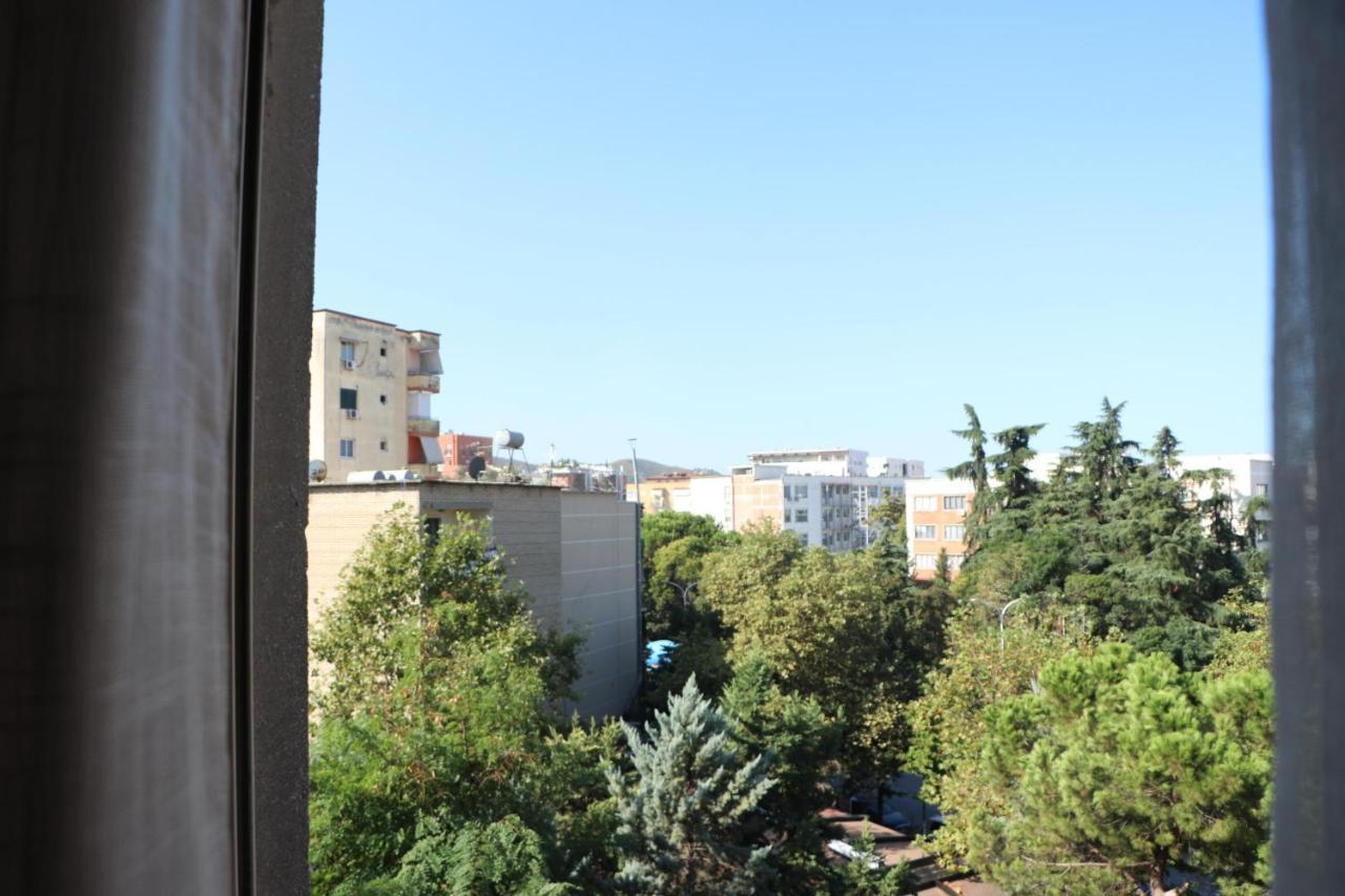 Pine Apartment Tiranë Luaran gambar