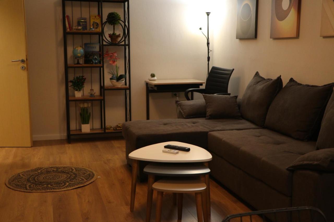 Pine Apartment Tiranë Luaran gambar